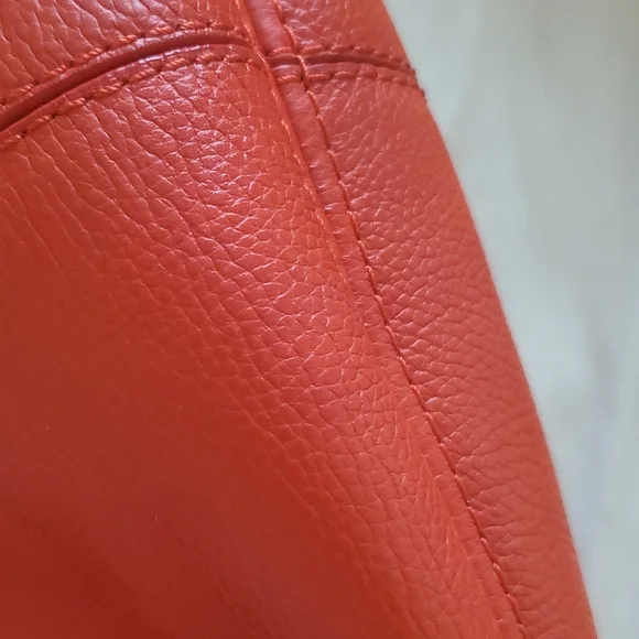 Kate Spade New York Lori Berkshire Road Red Leather Hobo Bag. - Picture 15 of 16